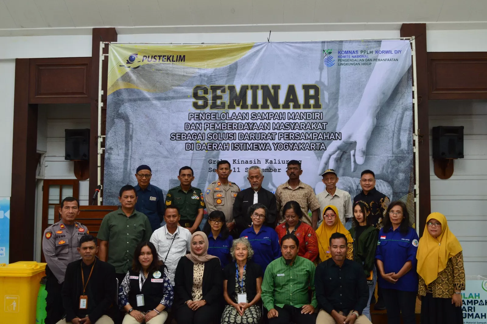 Foto Bersama para Narasumber dan beberapa tamu undangan (Roby AS)