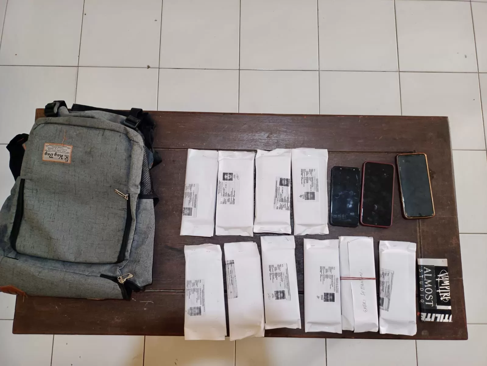 Barang bukti handphone yang diamankan dari pencopet   (Dok Polsek Depok Timur)