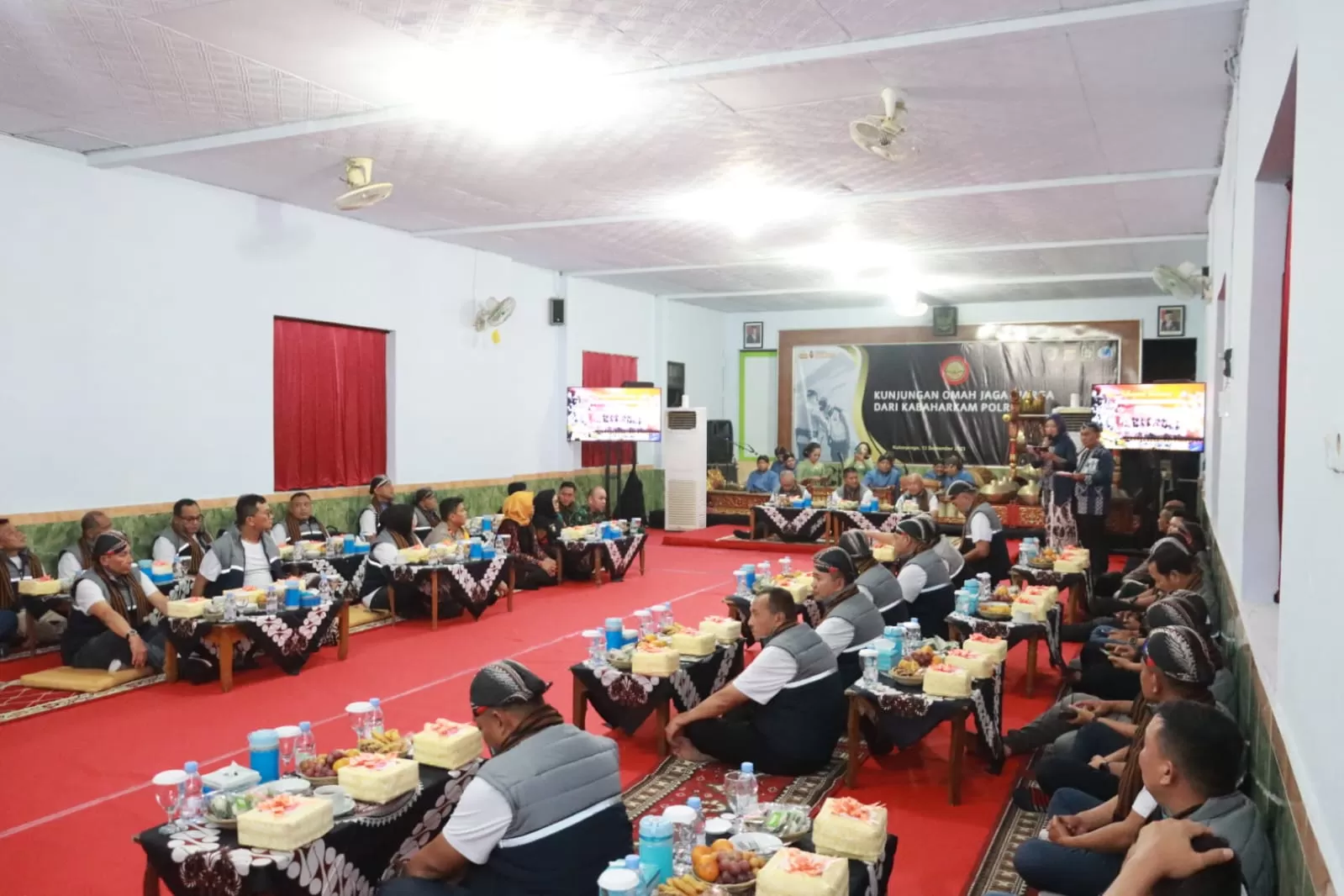  Kunjungan peserta rakernis Baharkam Polri ke omah jaga warga Banguncipto Sentolo. KR-Istimewa