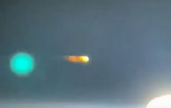 Penampakan meteor yang melintas di langit Yogyakarta (Instagram @merapi_undercover)