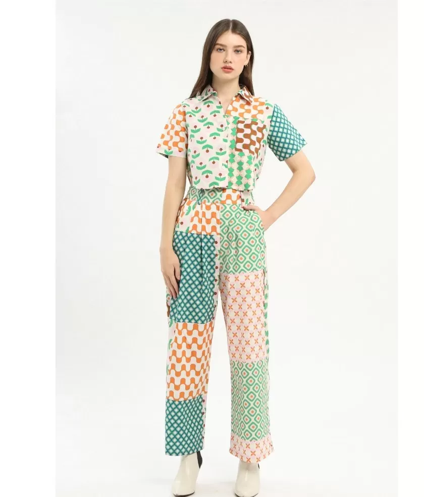 Memadukan fashion item dengan motif pattern bisa membuat penampilan terlihat lebih menarik, kreatif, dan stylish.  (istimewa)