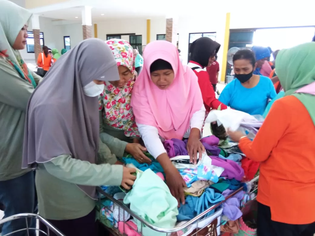 Bazaar pasar murah. (Foto : Risbika Nasarani Putri)