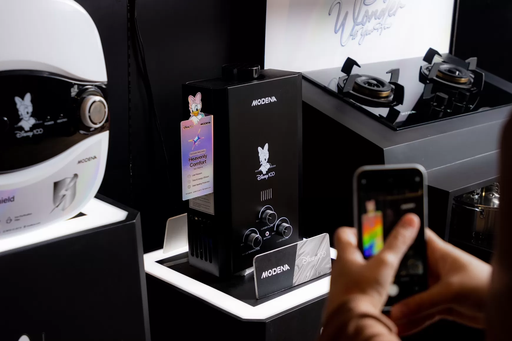 Modena merayakan kemeriahan perayaan ulang tahun ke-100 Disney dengan meluncurkan produk (Istimewa)