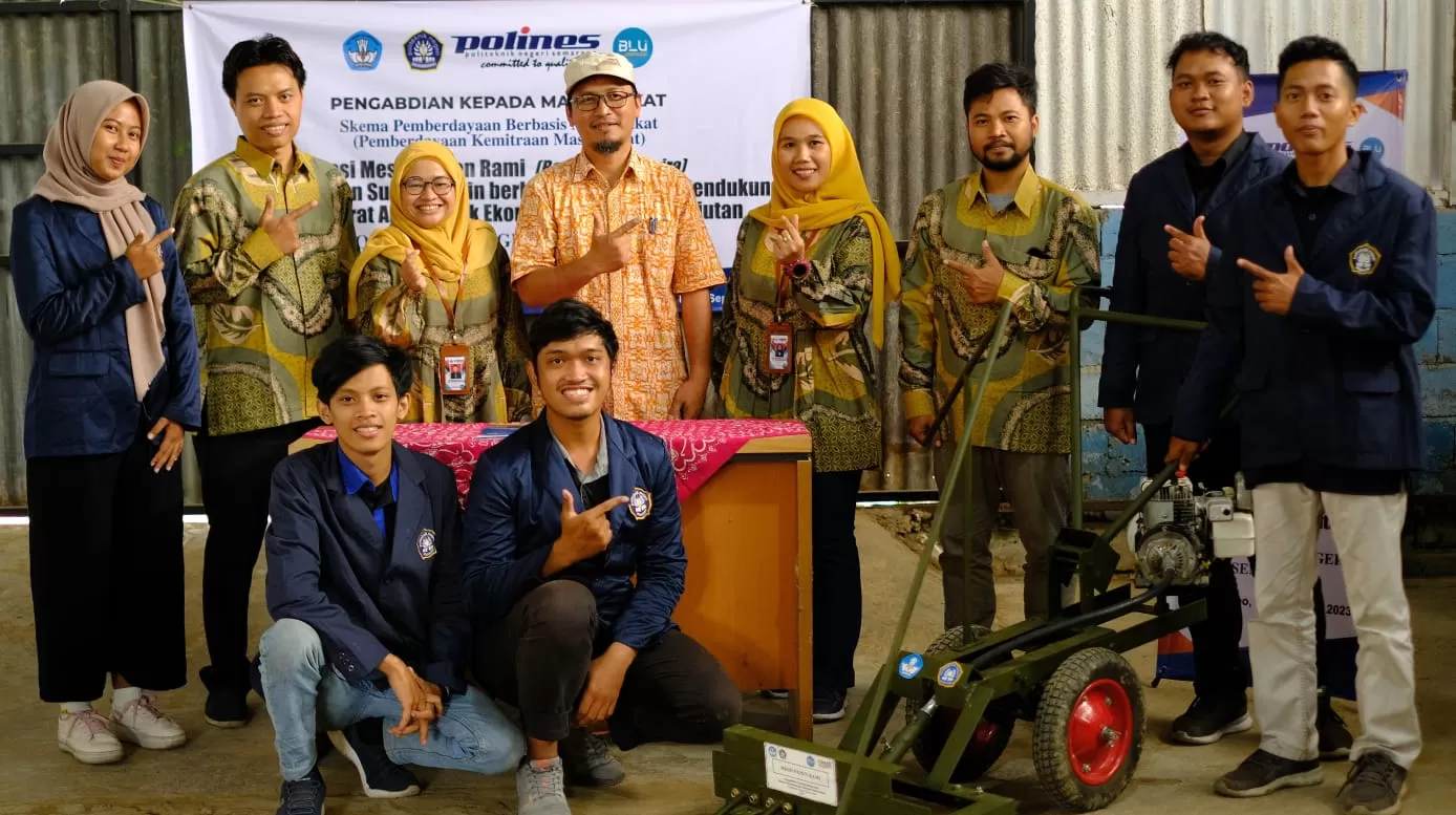 Tim Polines saat menyerahkan alat TTG ke mitra