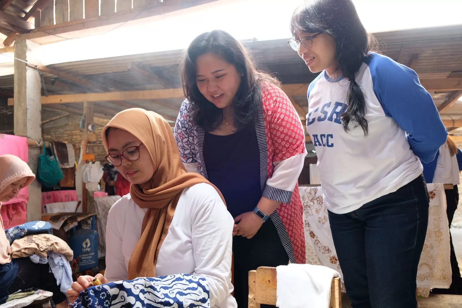 suasana pelatihan desain batik klasik dan kpotemporer inisiasi Astra Credit Companies (ACC) (Astra Credit Companies (ACC))