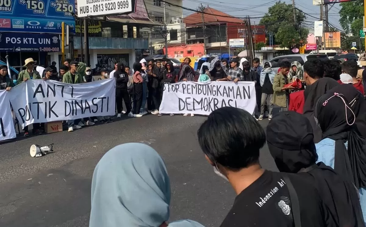 Aksi mehasiswa mengingatkan cengkeraman politik dinasti (istimewa)