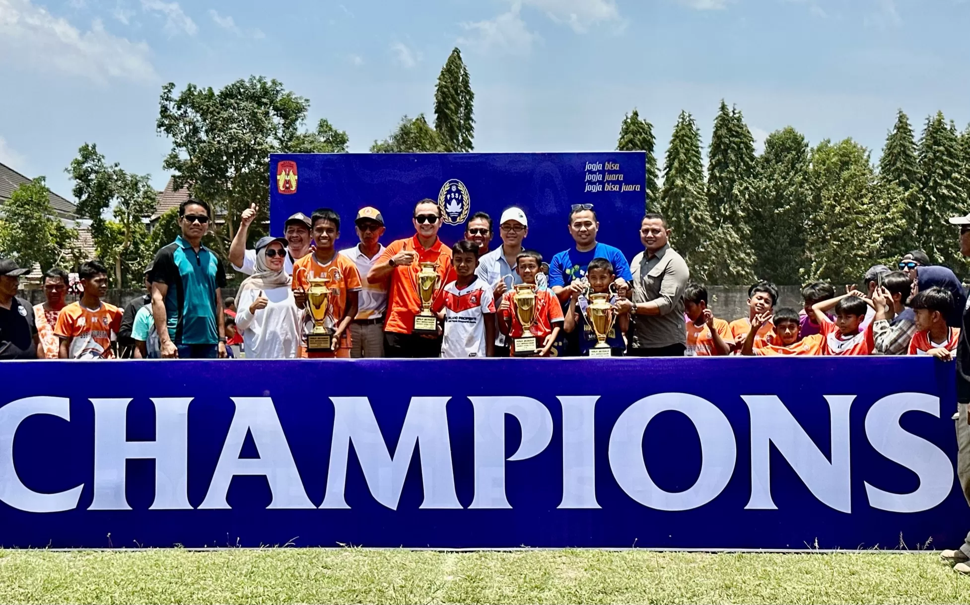 Para juara berfoto bersama GKR Mangkubumi  (Foto: Harminanto)