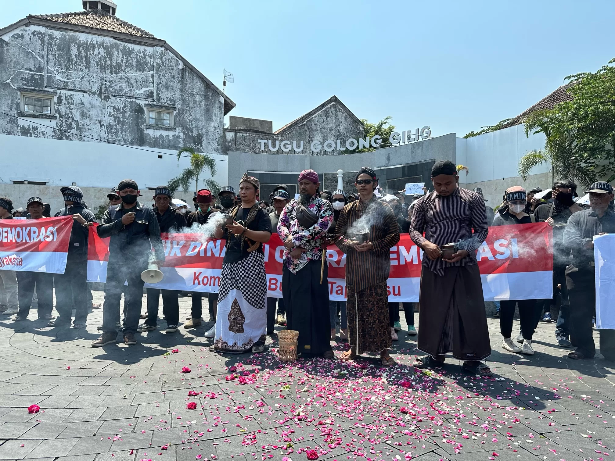 Komunitas budaya tolak politik dinasti  (Foto: Harminanto)