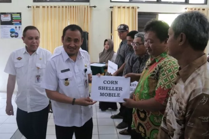 Tingkatkan Hasil Pertanian, Plt Bupati Pemalang beri Bantuan Alat Mesin Pertanian (Alsintan)