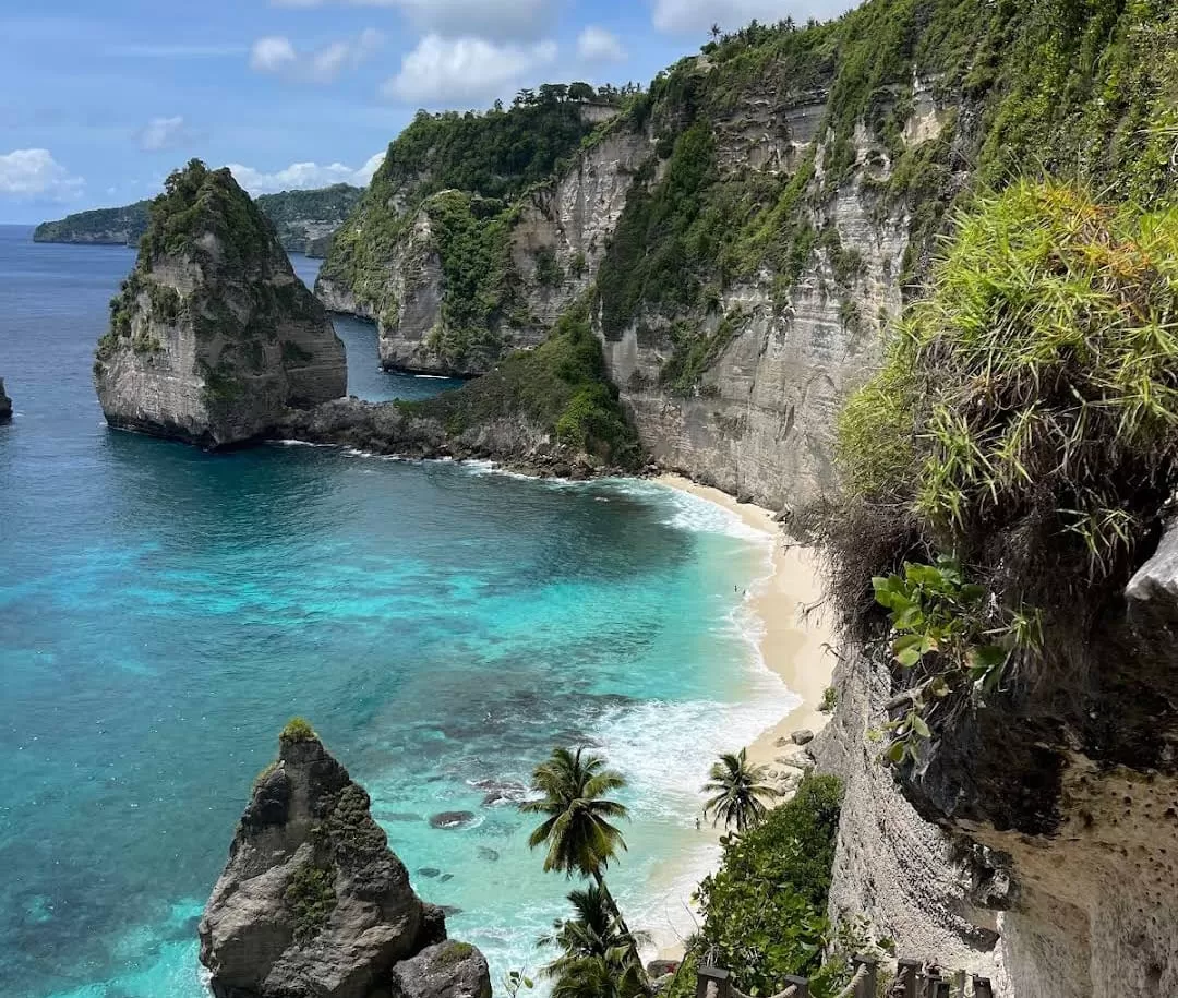 Keindahan alam Nusa Penida yang memanjakan mata dan pikiran. (Google Reviewer / Pascal Danneau)
