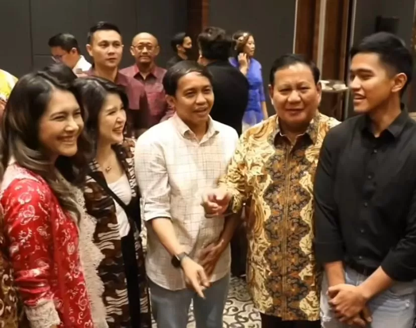 Prabowo Subianto bersama Kaesang Pangarep dan para petinggi PSI lainnya. (Instagram / @gerindra)