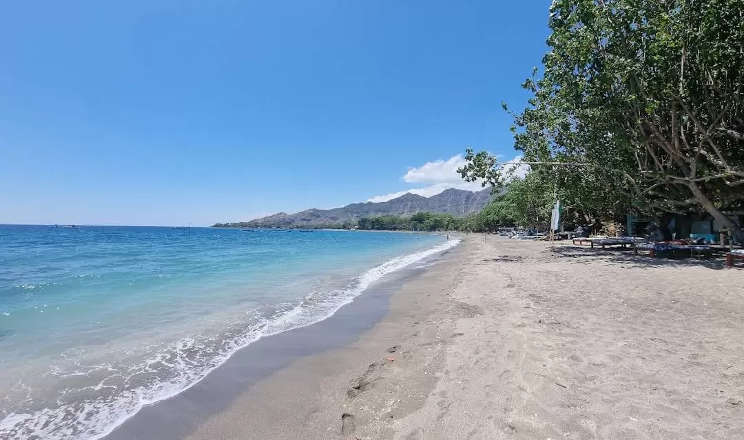 Pantai Pemuteran, Buleleng, yang sangat tenang dan cocok bagi mereka yang suka diving dan snorkeling. (Google Reviewer / Debbie Visser)