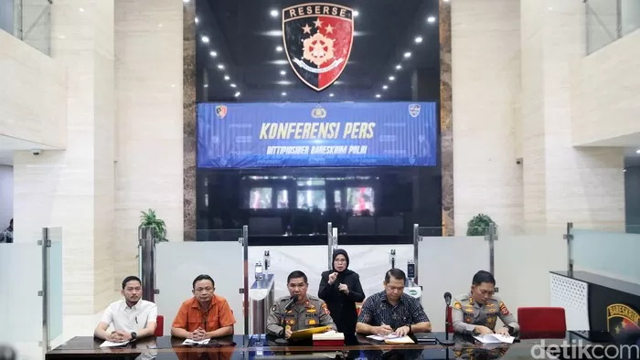 Konferensi pers Mabes Polri (Foto: Grandyos Zafna/detikcom)