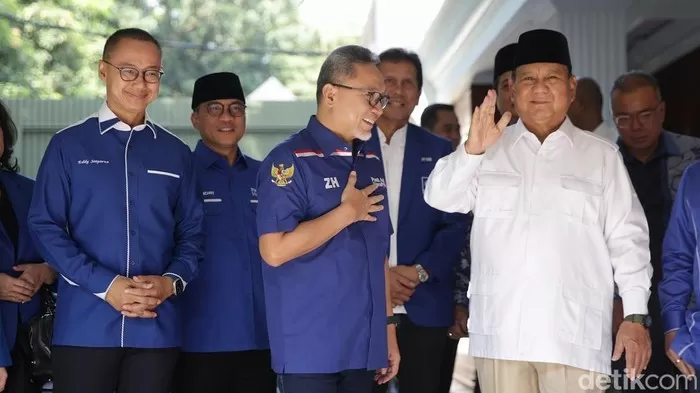 Zulkifli Hasan (kiri) dan Prabowo Subianto (kanan). Foto: Detik.com
