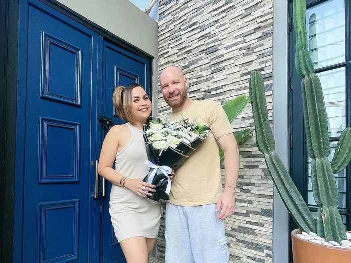 Melaney Ricardo dan Tyson Lynch kembali serumah. Foto: Instagram@melaney_ricardo  