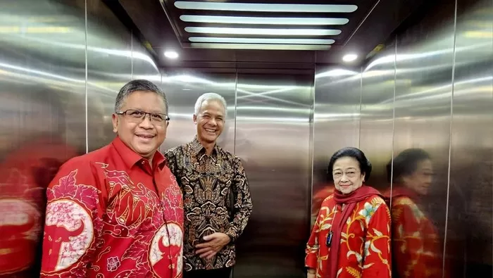 Dari kiri ke kanan: Hasto Kristyanto, Ganjar Pranowo, dan Megawati. Foto: Detik.com
