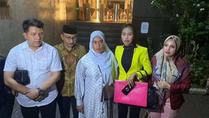 Ibunda alm. Imam Maskyur. Foto: Detik.com