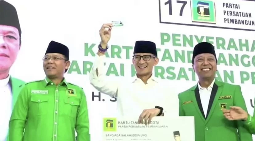 Bapak Sandiaga Uno Menerima Kartu Tanda Anggota PPP (Partai Persatuan Pembangunan) (Genmuslim.id/dok: instagram/dpp.ppp)