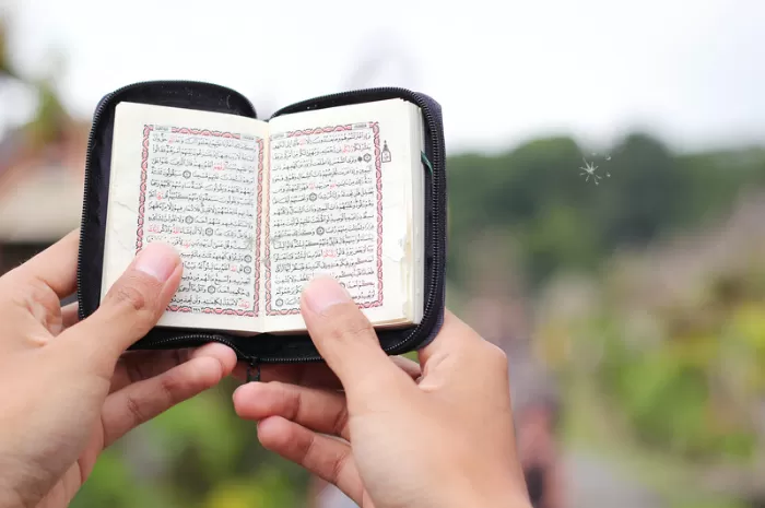 Keutamaan Membaca Surah Al-Kahfi di Hari jumat (Genmuslim.id/dok: canva )