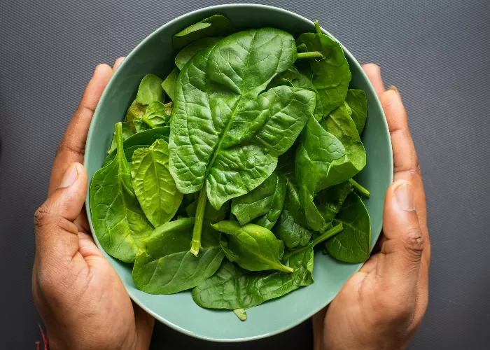  Resep spinach tofu steam yang bisa dijadikan inspirasi memasak (GENMUSLIM.id / dok: Unsplash  / Louis Hansel )