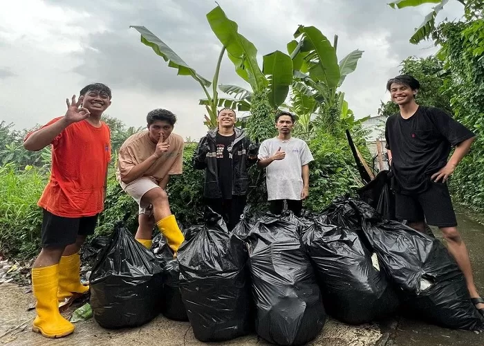 Pandawara Group konten kreator yang membersihkan sungai. (GENMUSLIM.id/ dok: Instagram/pandawaragroup)