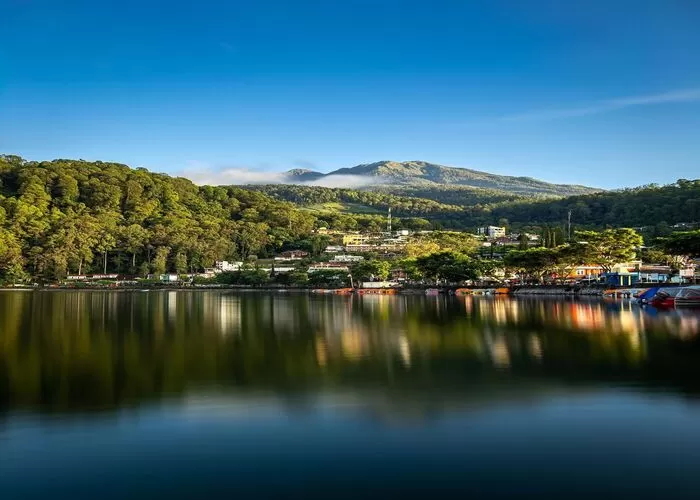 Keindahan Destinasi Wisata Telaga Sarangan di Kabupaten Magetan ((Foto: GENMUSLIM.id/dok: Instagram @yudha_kp14))