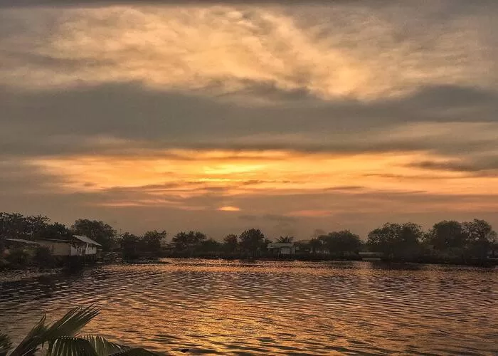 Potret keindahan wisata Danau Siombak di Medan, Sumatera Utara. (Foto : GENMUSLIM / dok : Instagram @peterchandra)