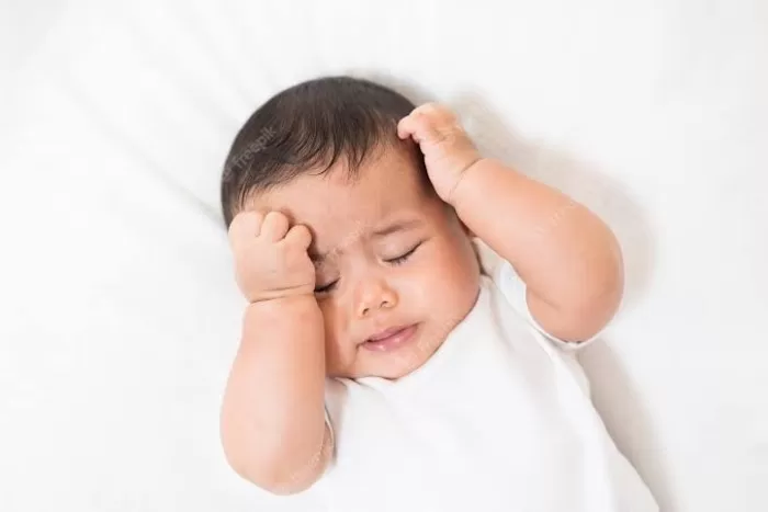 Ilustrasi orang tua mengolok hingga anak menangis (GENMUSLIM.id/dok: Freepik)