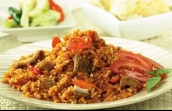 Resep membuat nasi goreng babat khas Semarang, menu olahan jeroan yang lezat dan bercita rasa. (GENMUSLIM.id/dok:pinterest/Primarasa Kitchen)