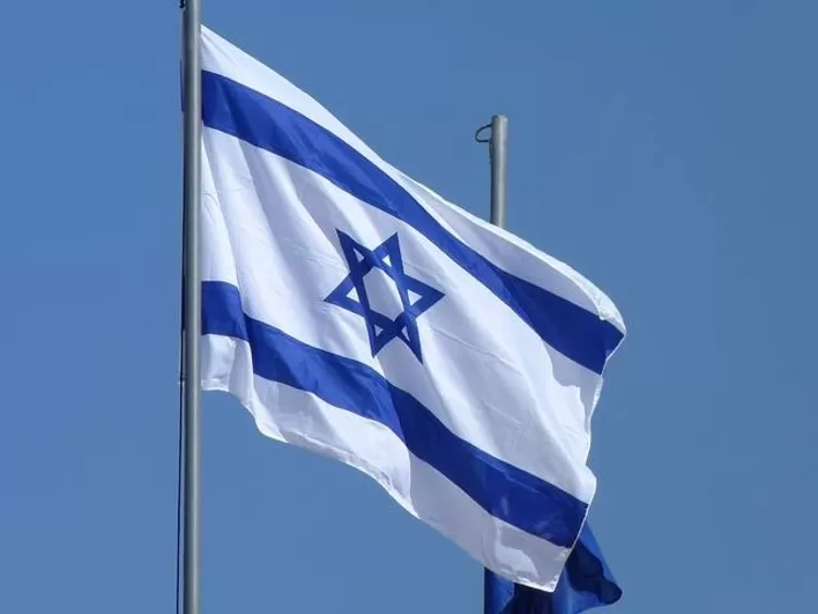 Sebuah bendera Israel yang mempunyai filosofi mengenai cita-cita kekuasaan Israel yang meliputi Palestina, Sungai Nil hingga Sungai Eufrat (GENMUSLIM.id/dok;pixabay.com oleh OpenClipart-Vectors)