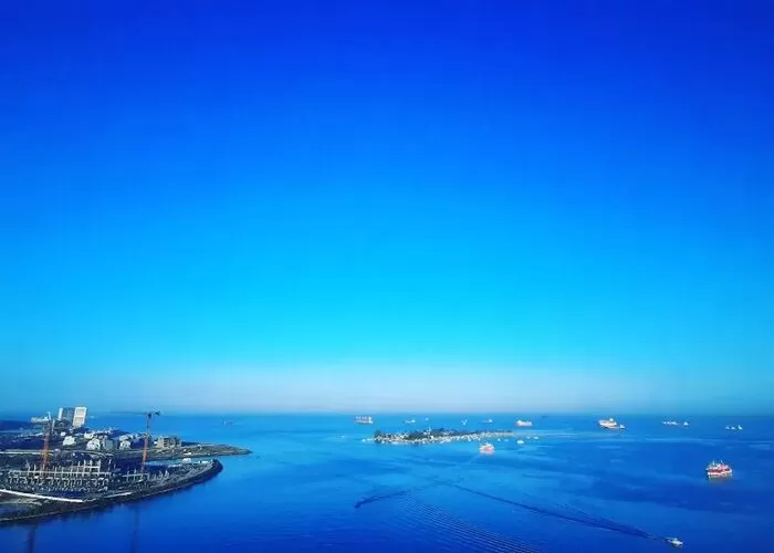 Potret Keindahan Wisata Pantai Losari yang hits dan instragramable di Makassar, Sulawesi Selatan.  (GENMUSLIM.id/dok : Instagram/@inisukaitu.corp)