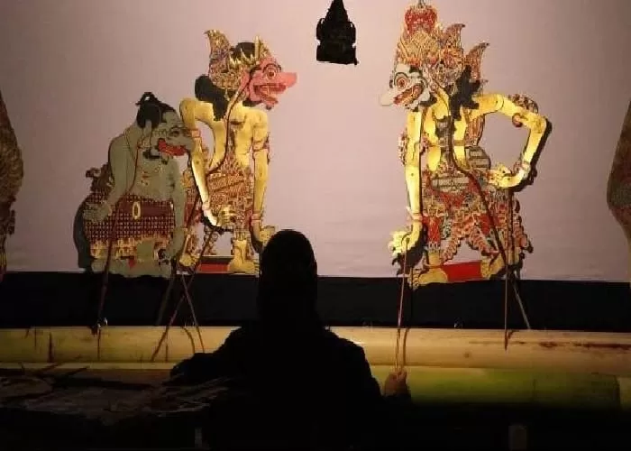 pertunjukan wayang sarat akan unsur kebudayaan yang kaya makna.  (GENMUSLIM.id/dok:nuonline.or.id)