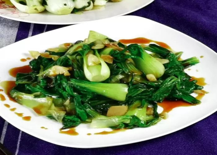 Ilustrasi resep bokchoy cah sosis yang menjadi menu andalan di akhir bulan (GENMUSLIM.id/ dok: tasteasianfood)