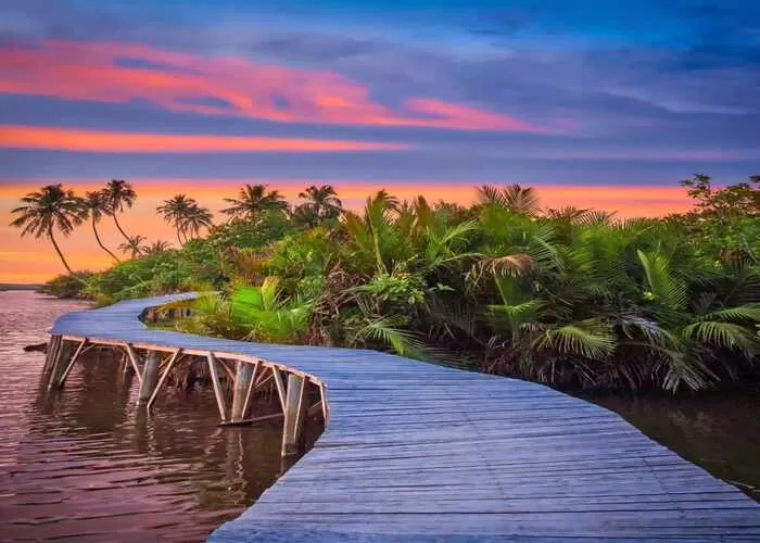 Green Talao Park, salah satu wisata alam yang ditawarkan Sumatera Barat.  (GENMUSLIM.id/dok : Instagram@rudyci2016)