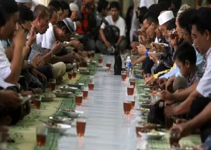 buka puasa orang muslim (GENMUSLIM.id/dok:nu.or.id)