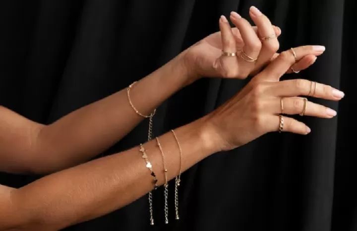 Mitos atau Fakta, Perhiasan Tidak Boleh Kena Parfum (freepi.com)