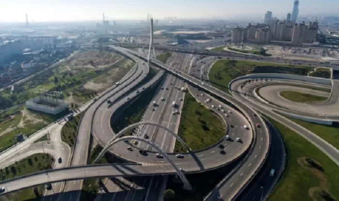 Cara Berkendara di Jalan Tol (freepik.com)