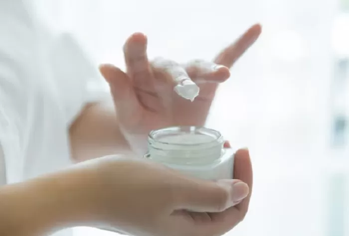 Cara menjaga kelempaban tangan saat bekerja di ruangan ber AC (freepik.com)