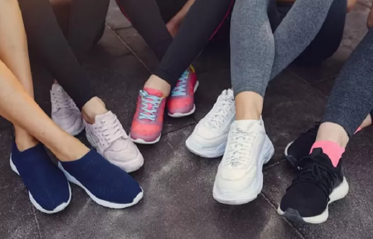 7 Jenis Sepatu yang Cocok untuk Olahraga (freepik.com)