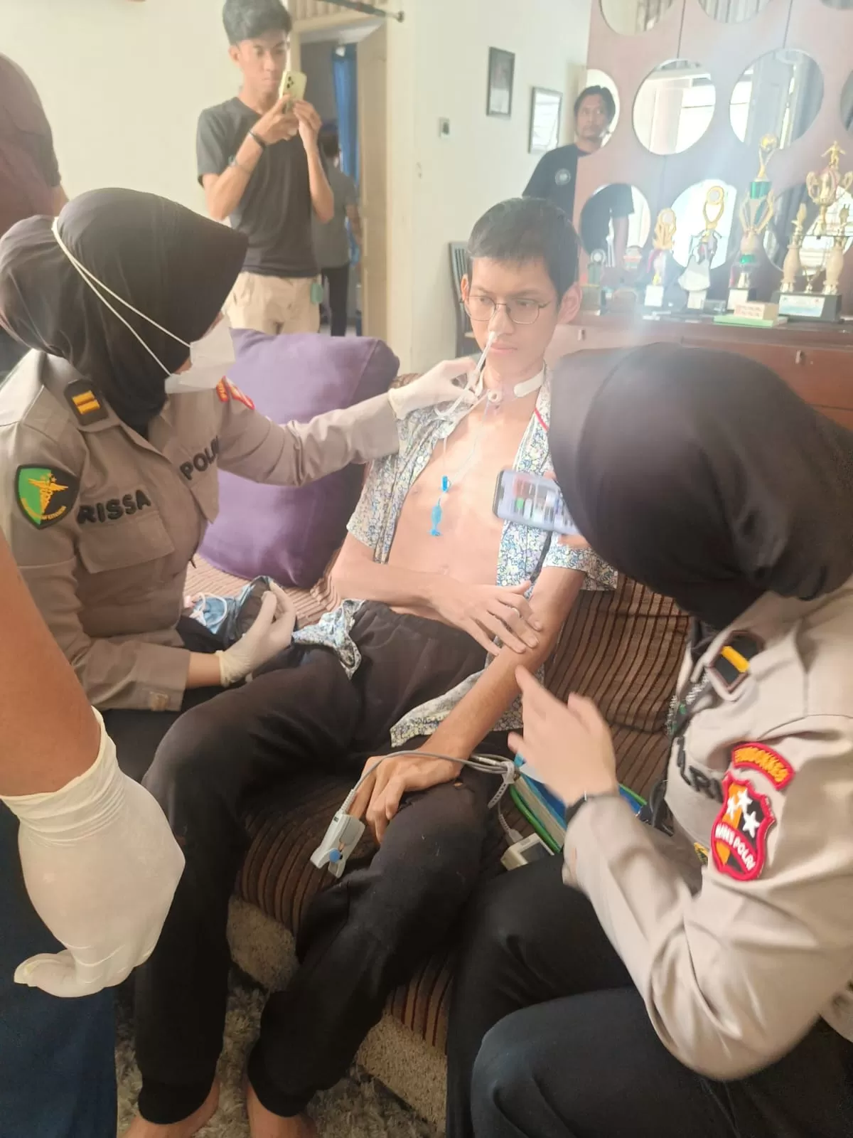 Mahasiswa korban jeratan kabel optik, dapat bantuan dari Kapolri Jenderal Polisi Listyo Sigit Prabowo. (humas polri)