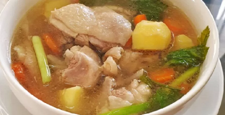 Resep sop ayam enak dan lezat (freepik.com)