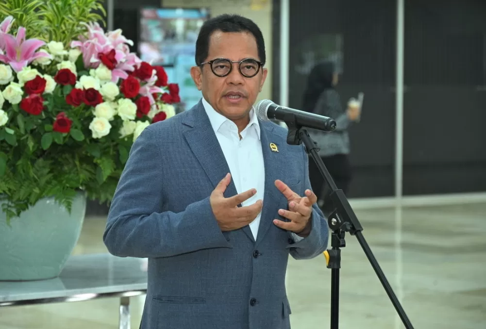 Sekretaris Jenderal (Sekjen) DPR RI Indra Iskandar saat memberikan keterangan kepada awak media. (dpr.go.id)