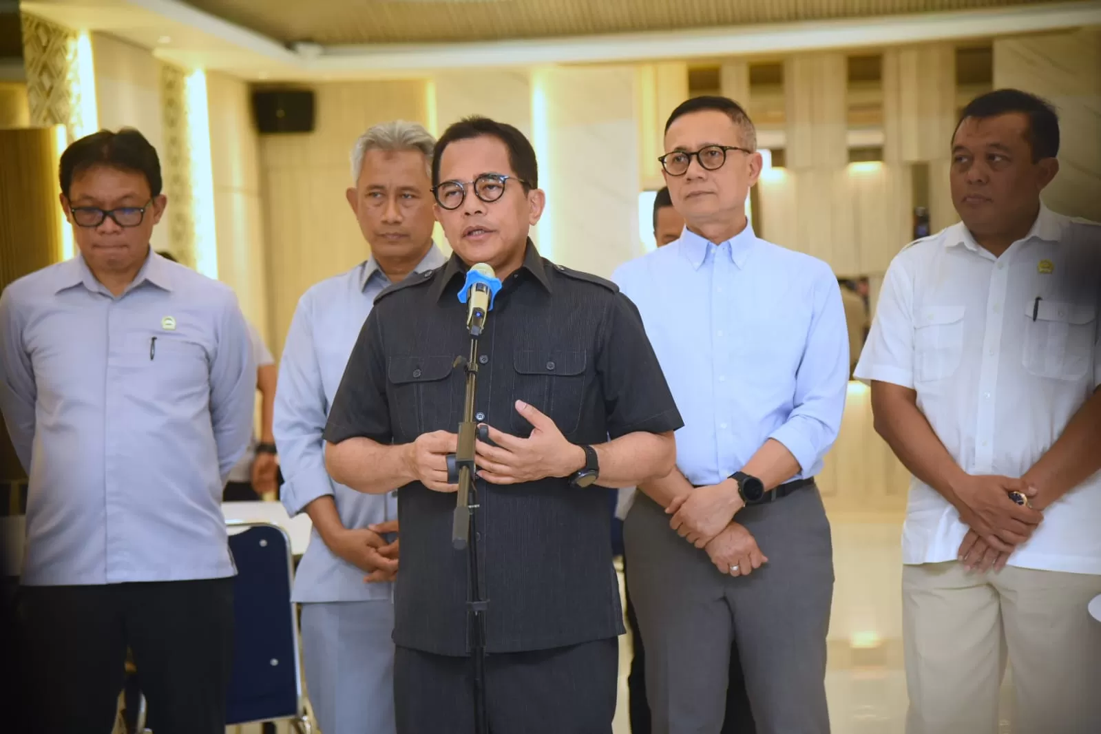 Sekretaris Jenderal (Sekjen) DPR, Indra Iskandar saat meninjau rumah jabatan DPR RI, Kalibata, Jakarta. (dok. DPR RI)