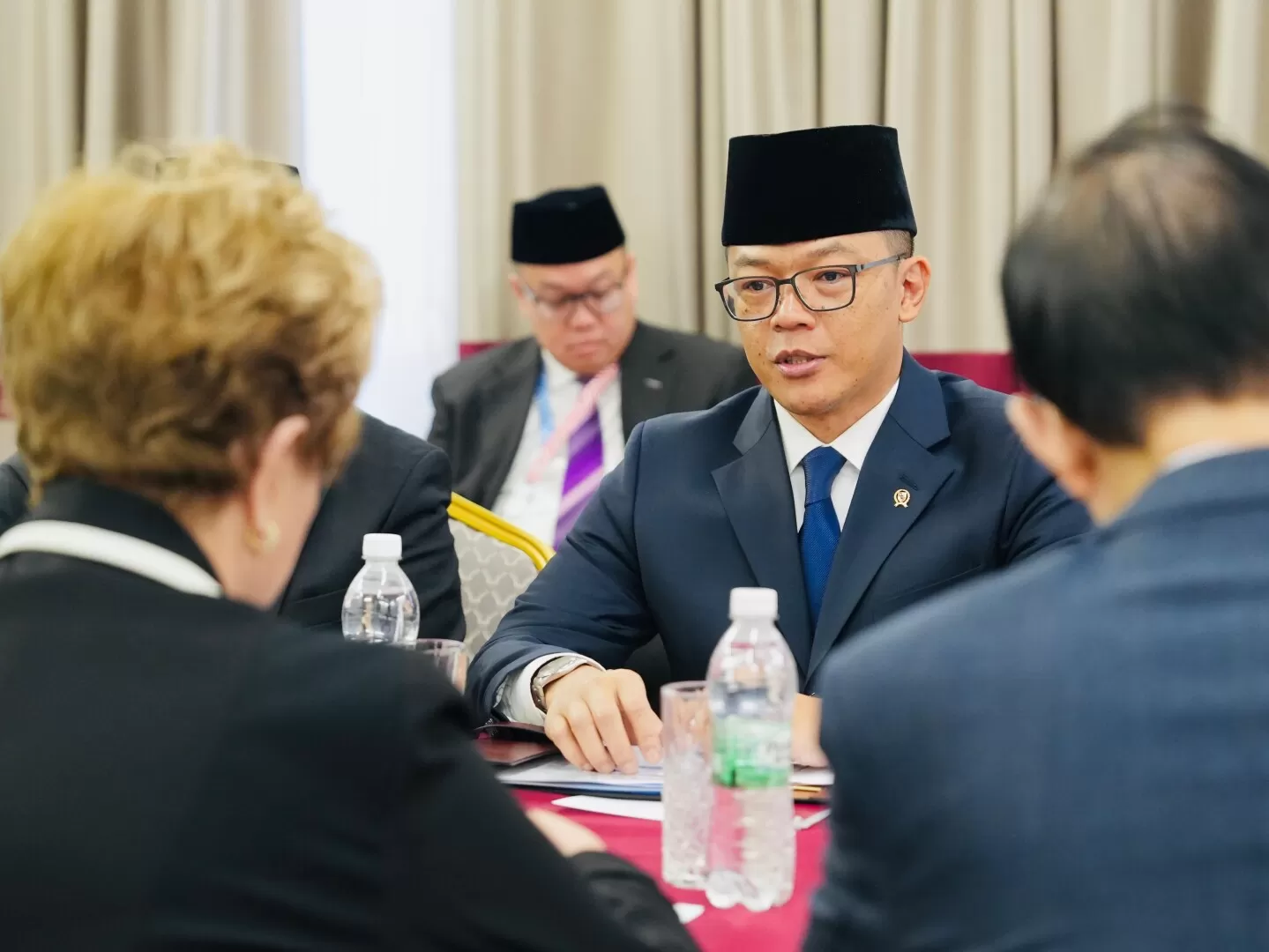 Menteri Luar Negeri RI Sugiono melakukan pertemuan bilateral dengan Presiden New Development Bank (NDB) Dilma Rousseff (23/10) di sela-sela KTT BRICS Plus yang berlangsung di Kazan, Rusia (kemlu.go.id)
