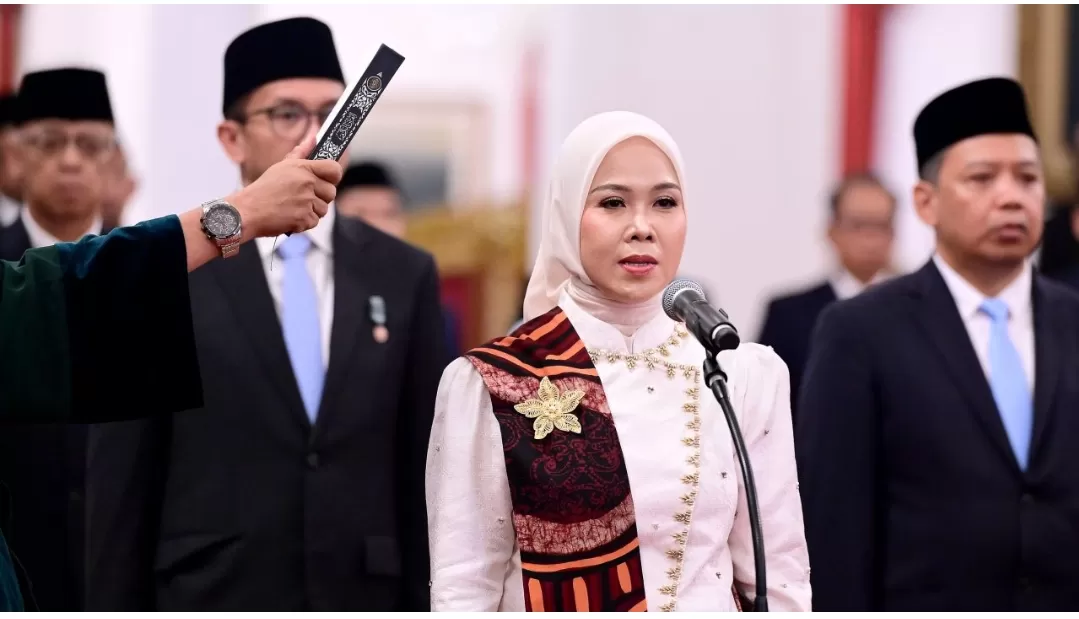 Presiden Prabowo Subianto secara resmi melantik dan mengesahkan pengangkatan antarwaktu Iffa Rosita, sebagai Anggota Komisi Pemilihan Umum dalam sisa masa jabatan Tahun 2022-2027 (presidenri.go.id)