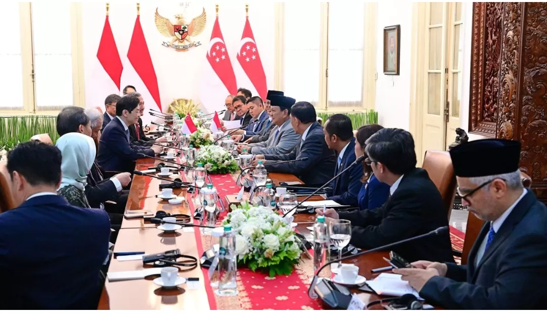 Presiden Prabowo Subianto melakukan pertemuan bilateral dengan Perdana Menteri Singapura, Lawrence Wong, dalam kunjungan resminya di Istana Merdeka (presidenri.go.id)