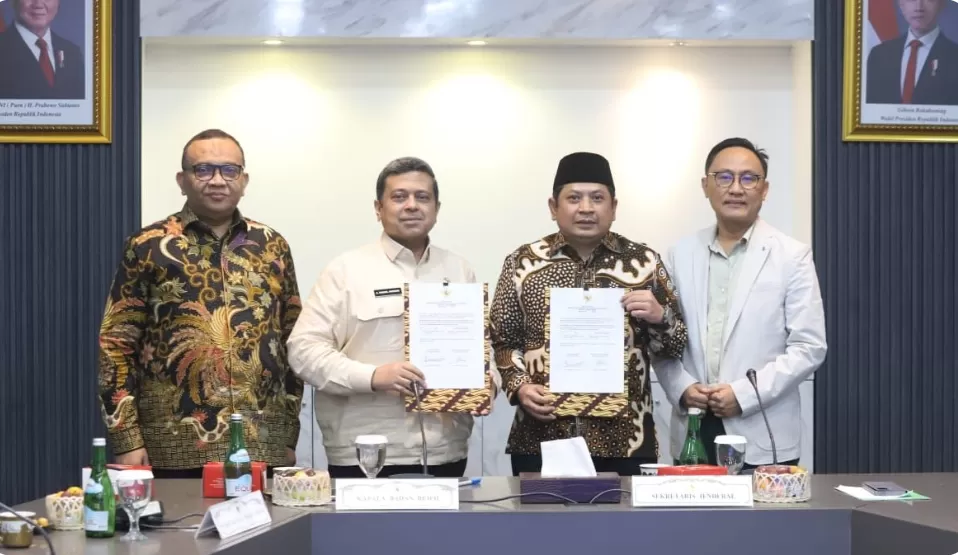 Penandatanganan kesepakatan BLU oleh Sekjen Kemenag RI dan Kepala BPJPH (kemenag.go.id)