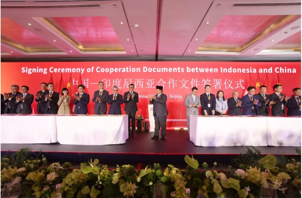 Presiden Prabowo Subianto menghadiri pertemuan bersama sejumlah pengusaha Republik Rakyat Tiongkok (RRT) dalam forum bisnis Indonesia-China di Hotel The Peninsula, Beijing (BPMI Setpres/ Jessica )