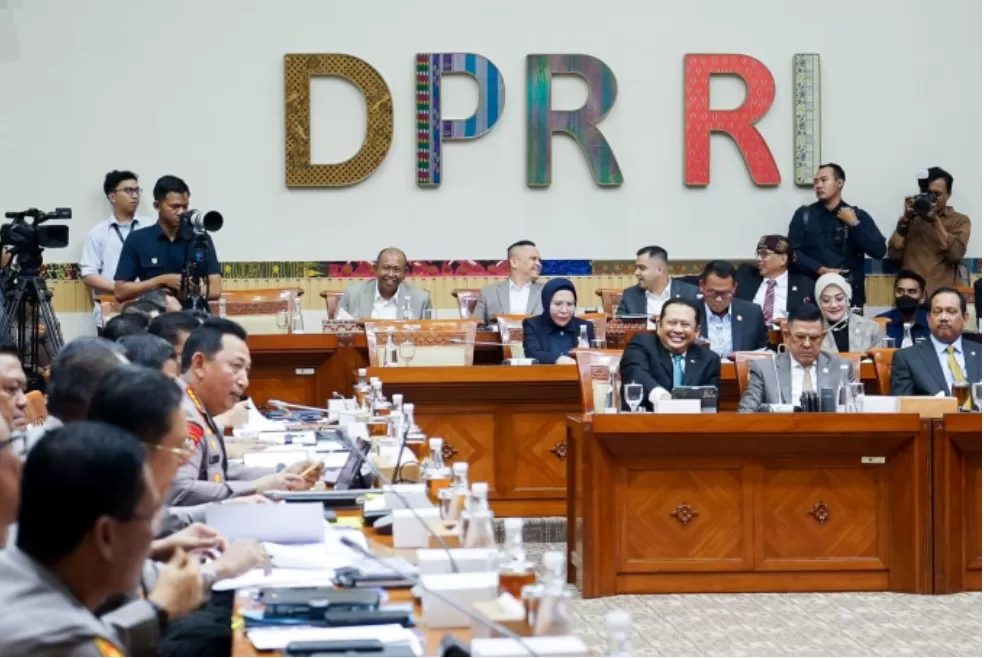 Kapolri Jenderal Listyo Sigit Prabowo saat rapat kerja dengan Komisi III DPR RI. (Foto: PMJ)