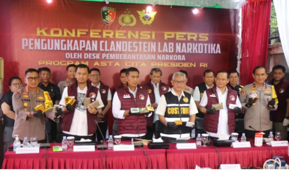 Bareskrim Polri merilis pengungkapan laboratorium produksi narkoba atau clandestine lab. (Foto: Foto: PMJ News/Fajar)